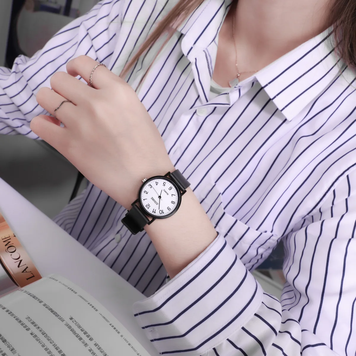 Semplice orologio nero Orologi - Luxury Watch Deals recensione e prezzo